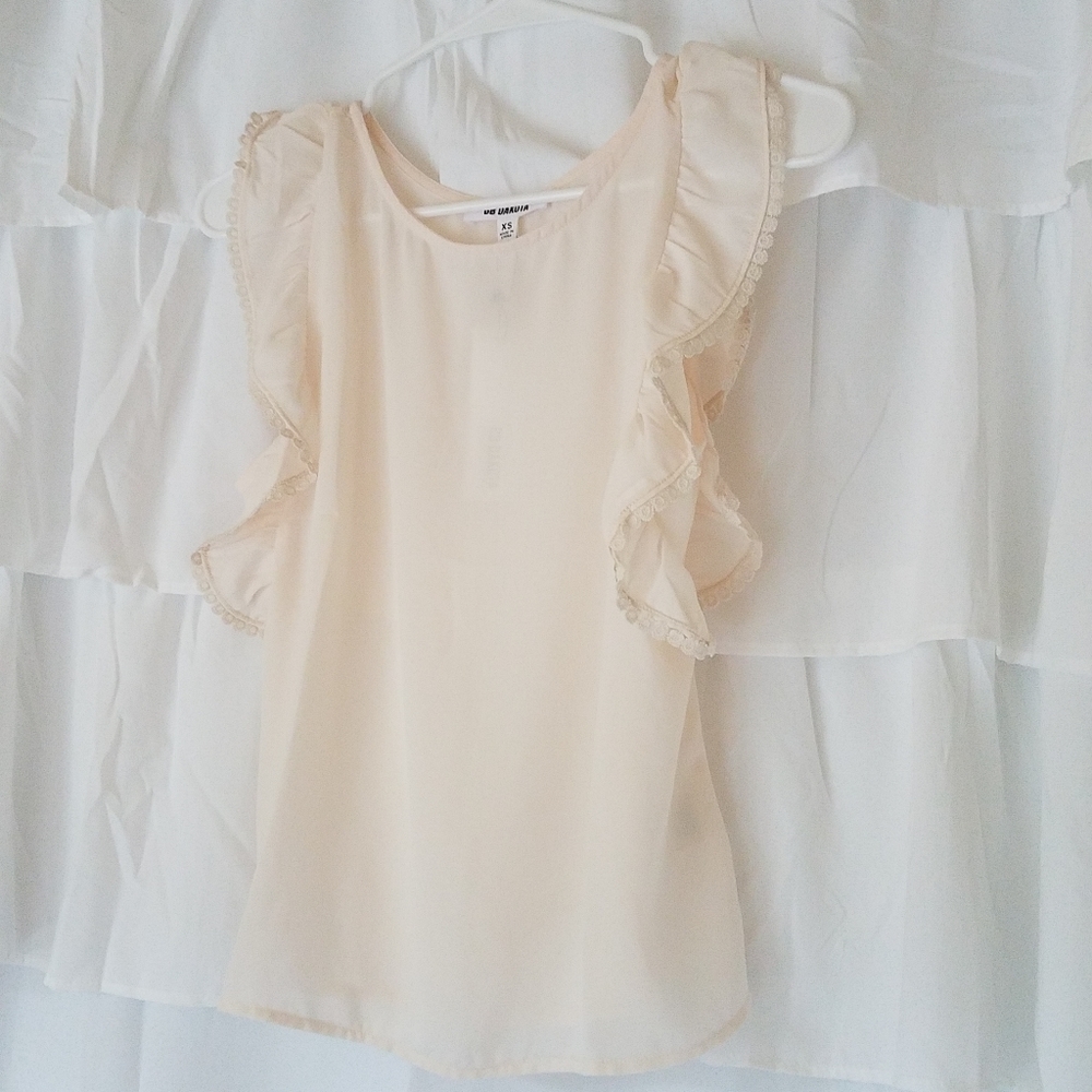 BB DAKOTA Champagne Ruffled Cap Sleeve Blouse